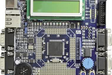 Zestawy ewaluacyjne z ARM7, ARM9. Jak rozpocząć pracę z rdzeniami ARM7 i ARM9?