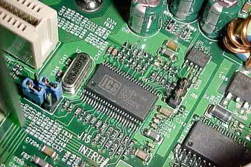 Jaki generator? Wybór generatora sygnału zegarowego do aplikacji