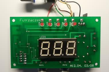 Cyfrowy generator sygnału prostokątnego