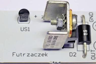 Układ "miękkiego startu" dla silników prądu stałego