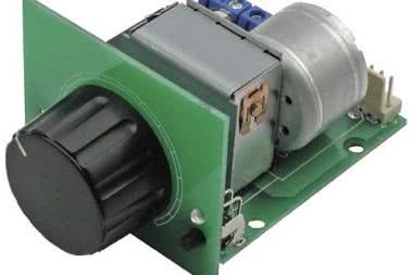 Zdalnie sterowany potencjometr. Sterowany pilotem potencjometr audio z przekaźnikiem