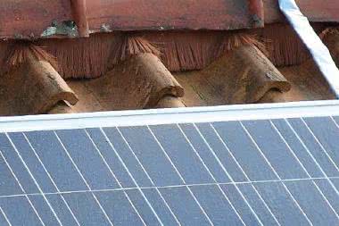 Sterownik zasilania współpracujący z ogniwami fotowoltaicznymi