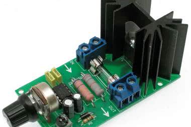 Wzmocniony regulator mocy odbiorników 230 V AC