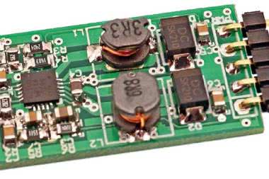 Dołączany do USB zasilacz napięcia symetrycznego z układem ADP5071