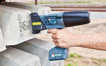 Drukarka Handjet. Aplikacja na wymagającym materiale - beton