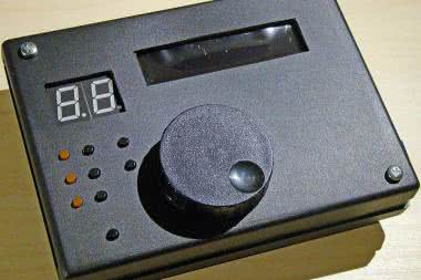 Mikroprocesorowy sterownik wiertarki DC do płytek drukowanych