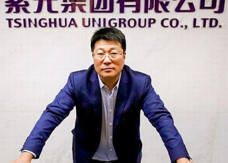 Prezes Tsinghuy chce zebrać 30 mld dol., aby stworzyć nowego giganta półprzewodnikowego