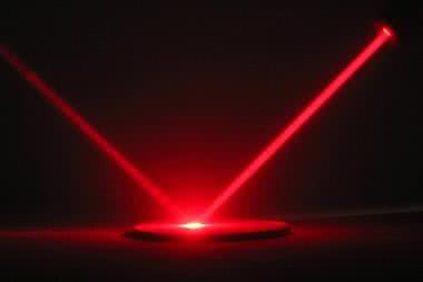 W Poznaniu opracowano pierwszy na świecie laser polimerowy