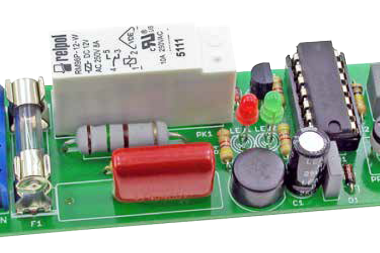 Włącznik opóźniający 230 V AC