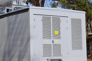 Mobilny system zasilania statków napięciem średnim z nabrzeży portowych