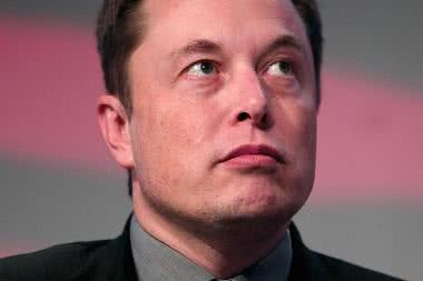 Elon Musk zapowiada połączenie ludzkiego mózgu z komputerem