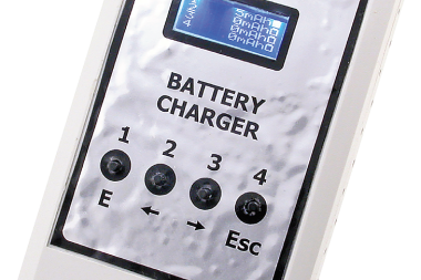 Mikroprocesorowa ładowarka ogniw AA/AAA