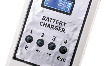 Mikroprocesorowa ładowarka ogniw AA/AAA