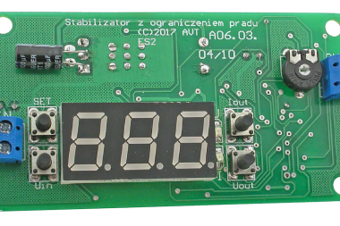 Stabilizator impulsowy 40 V/3 A z ograniczeniem prądu oraz miernikiem parametrów