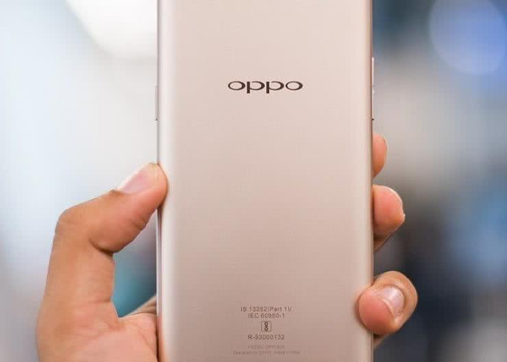 Firmy Huawei, Oppo, Vivo zmniejszają dostawy smartfonów o ponad 10%