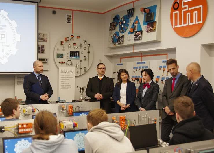 Politechnika Śląska coraz atrakcyjniejsza dla młodych inżynierów - nowe laboratorium wspierane przez ifm electronic