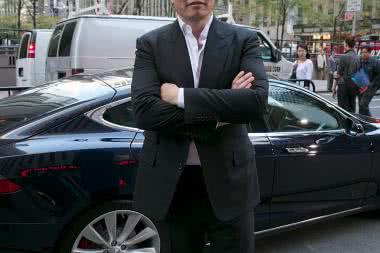 Elon Musk kupuje 72500 akcji Tesli