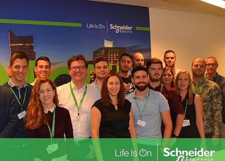 Najlepsi studenci z 8 krajów w akcji - w Schneider Electric ruszyła Akademia EcoStruxure