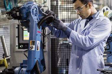 Roboty potrzebują ludzi