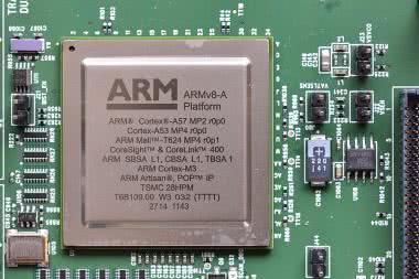 Apple zatrudnia projektanta procesorów ARM