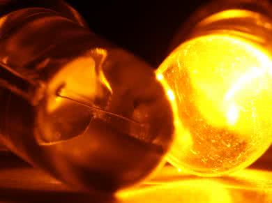 Dioda elektroluminescencyjna czy fotodioda? A może jedno i drugie...?