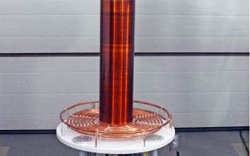 Półprzewodnikowa cewka Tesli o podwójnym rezonansie