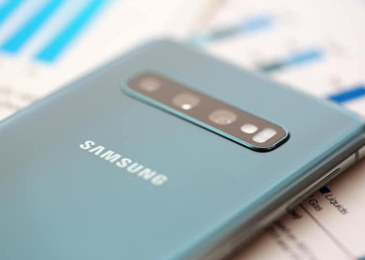 Samsung objął 74% rynku smartfonów 5G
