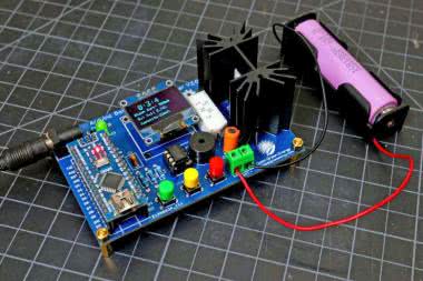 Miernik pojemności akumulatorków litowych i NiMH