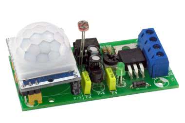 Bedlight - sterownik oświetlenia nocnego z czujką ruchu, AVT1996