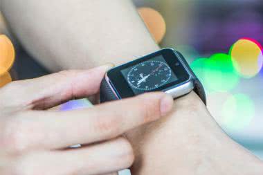 Świat kontrastów i kolorów. Wyświetlacze OLED z pasywną matrycą