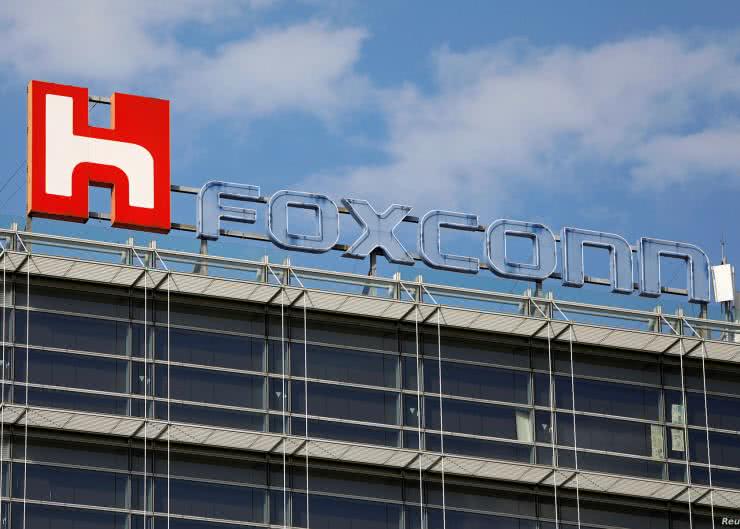Marcowa sprzedaż Foxconna mniejsza o 7,7%
