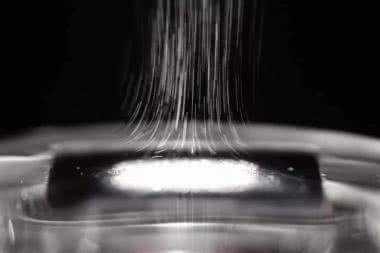 Opracowano materiał, który jednocześnie chłodzi i generuje energię elektryczną