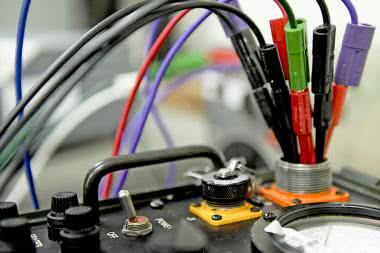 Jak dobierać złącza elektroniczne do projektowanych urządzeń