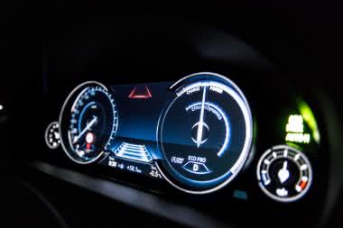 Dostawy samochodowych paneli CID spadną w tym roku o 10%