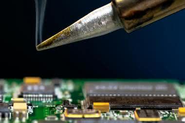 Topniki i spoiwa w elektronice