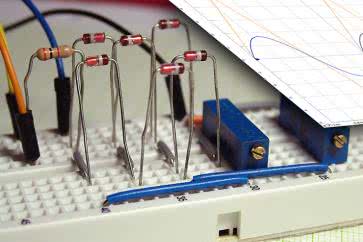 Symulacja i pomiar, czyli LTspice i Analog Discovery 2 w rękach konstruktora (16). Generowanie przebiegu sinusoidalnego