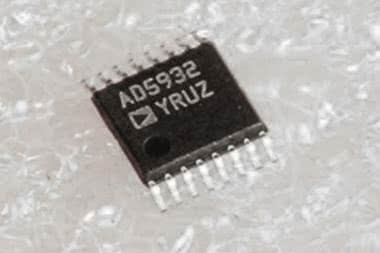 Generator przebiegów z programowanym skanowaniem częstotliwości