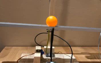 Model kontrolera PID z kamerą, belką i piłką