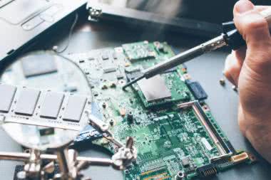 Praca z płytką drukowaną - w co wyposażyć stanowisko