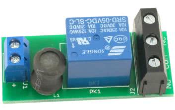 Przekaźnik zasilany szerokim zakresem napięcia