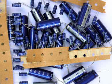 25 lat z życia kondensatorów