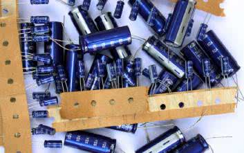 25 lat z życia kondensatorów