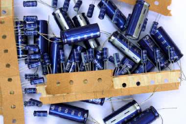 25 lat z życia kondensatorów