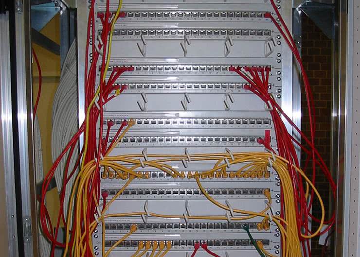 Nowy panel krosowy dla sieci Ethernet pozwala zaoszczędzić do 60% czasu