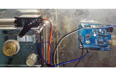 Zamek z czytnikiem linii papilarnych