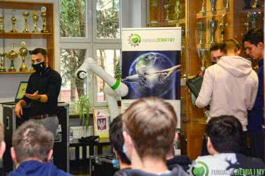 Tydzień z robotem - wspólna akcja Fundacji ZIEMIA i MY oraz firmy FANUC Polska
