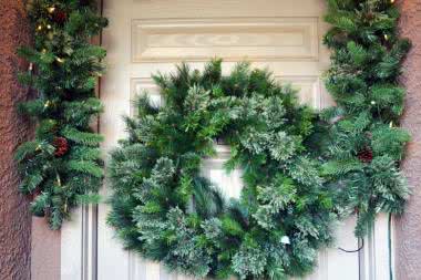 Wieniec świąteczny automatycznie pozdrawiający gości