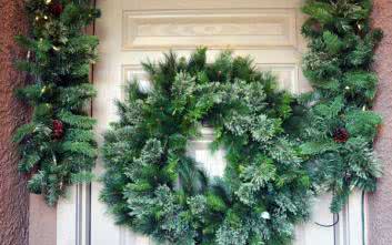 Wieniec świąteczny automatycznie pozdrawiający gości