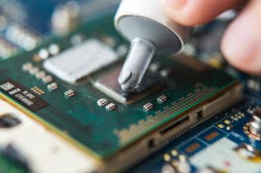 Interfejsy termiczne do łączenia elementów w elektronice