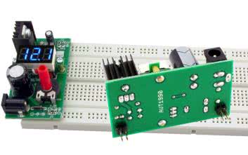 Regulowany zasilacz do płytek stykowych